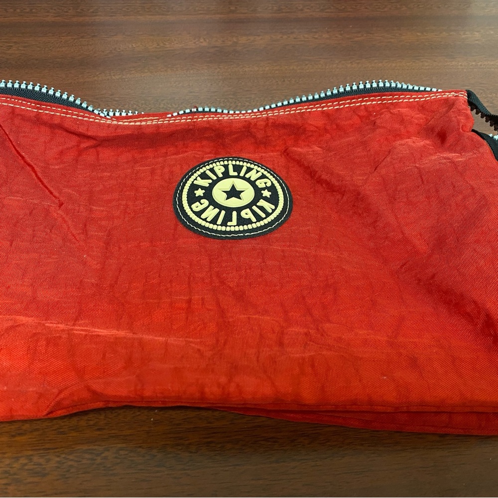 Kipling red zippered bag.